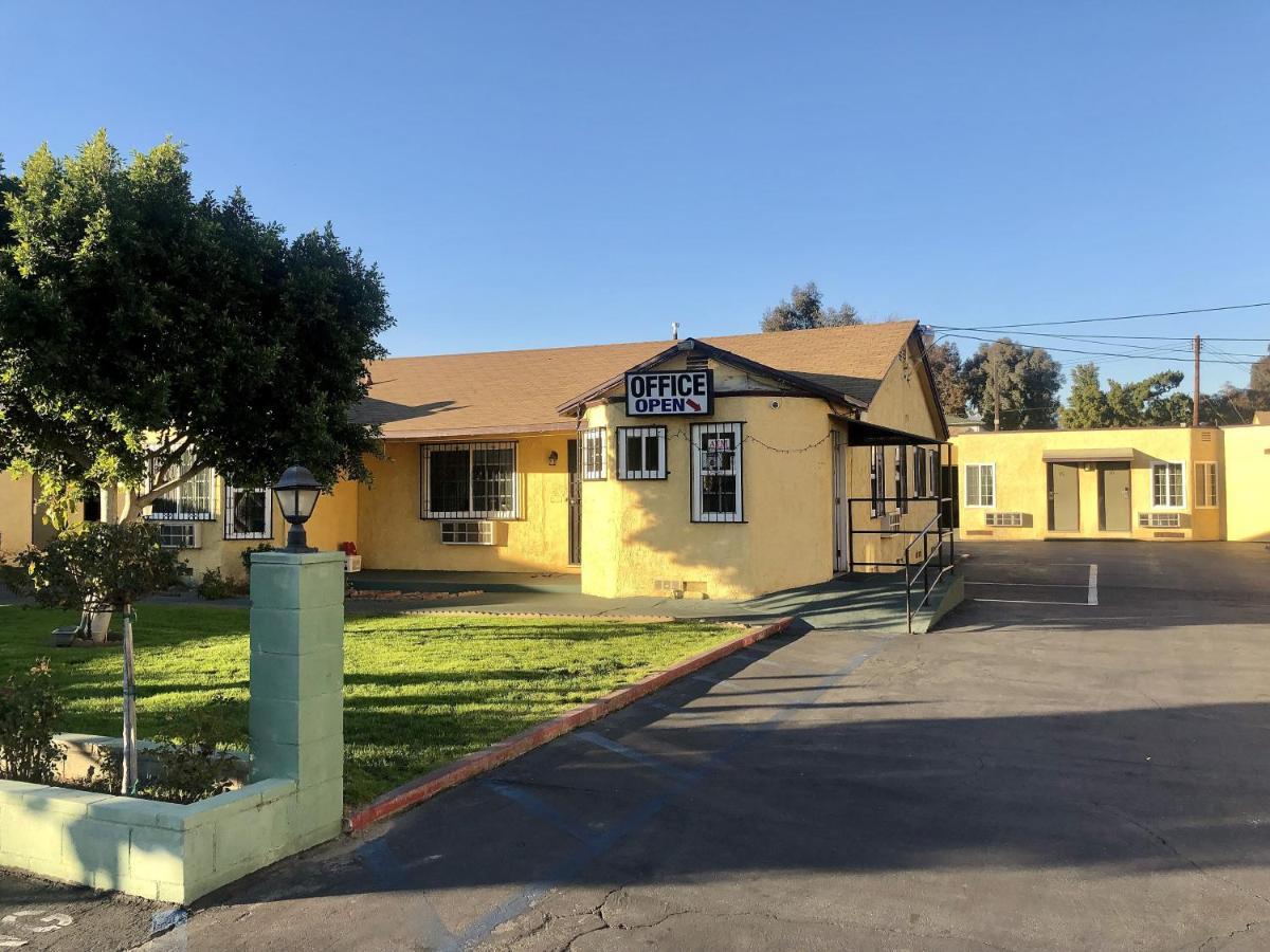 Deluxe Inn Pomona Exterior photo