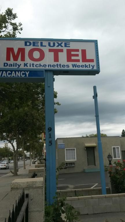 Deluxe Inn Pomona Exterior photo