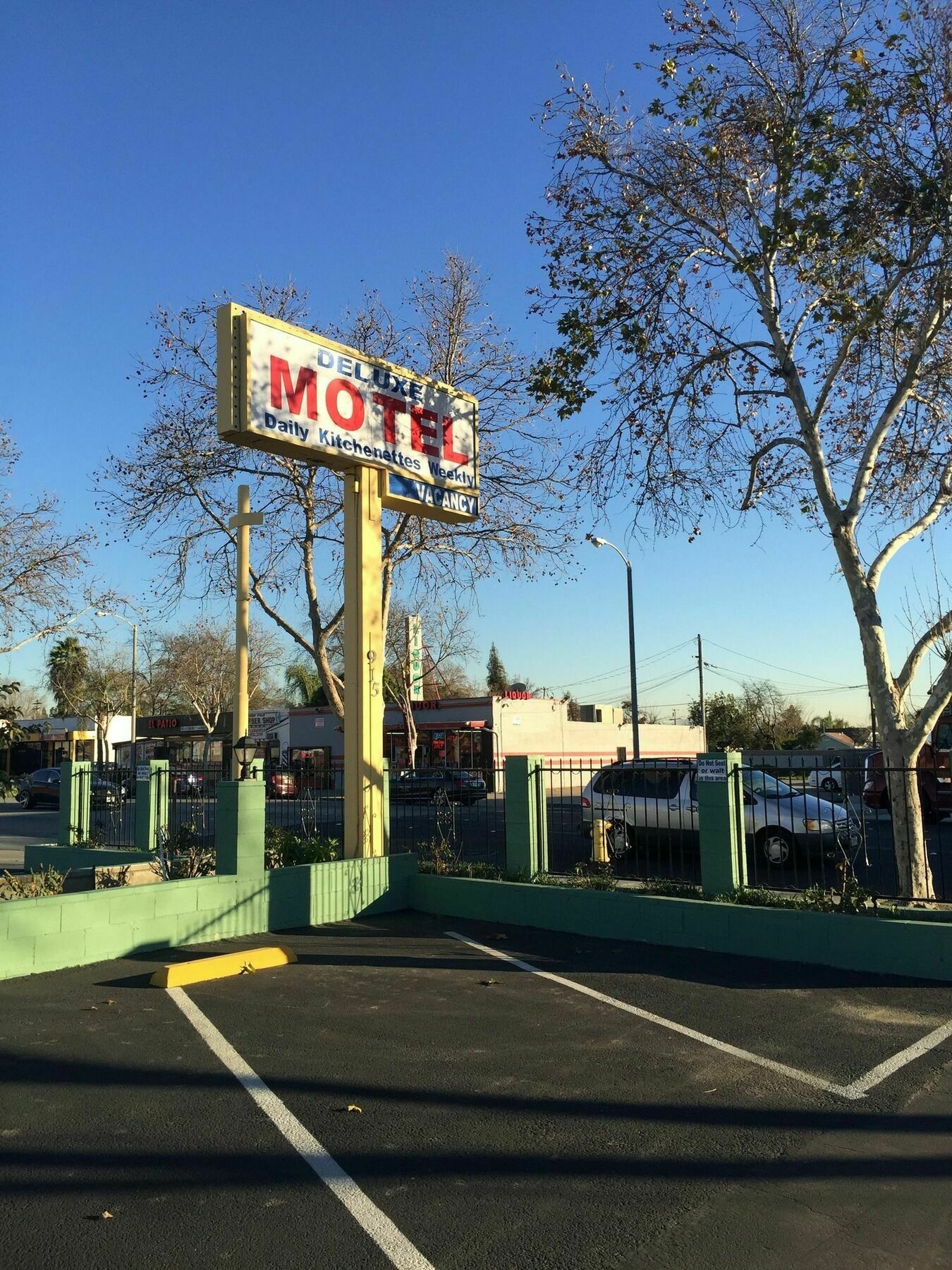 Deluxe Inn Pomona Exterior photo